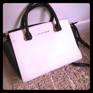Michael Kors medium sized b/w hand bag